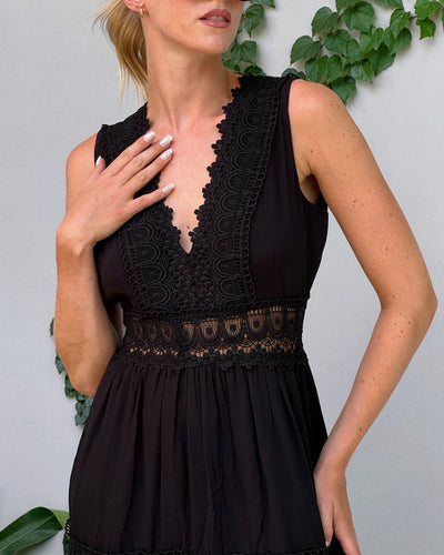 Aurélie | Elegant Lace Dress with V-Neck
